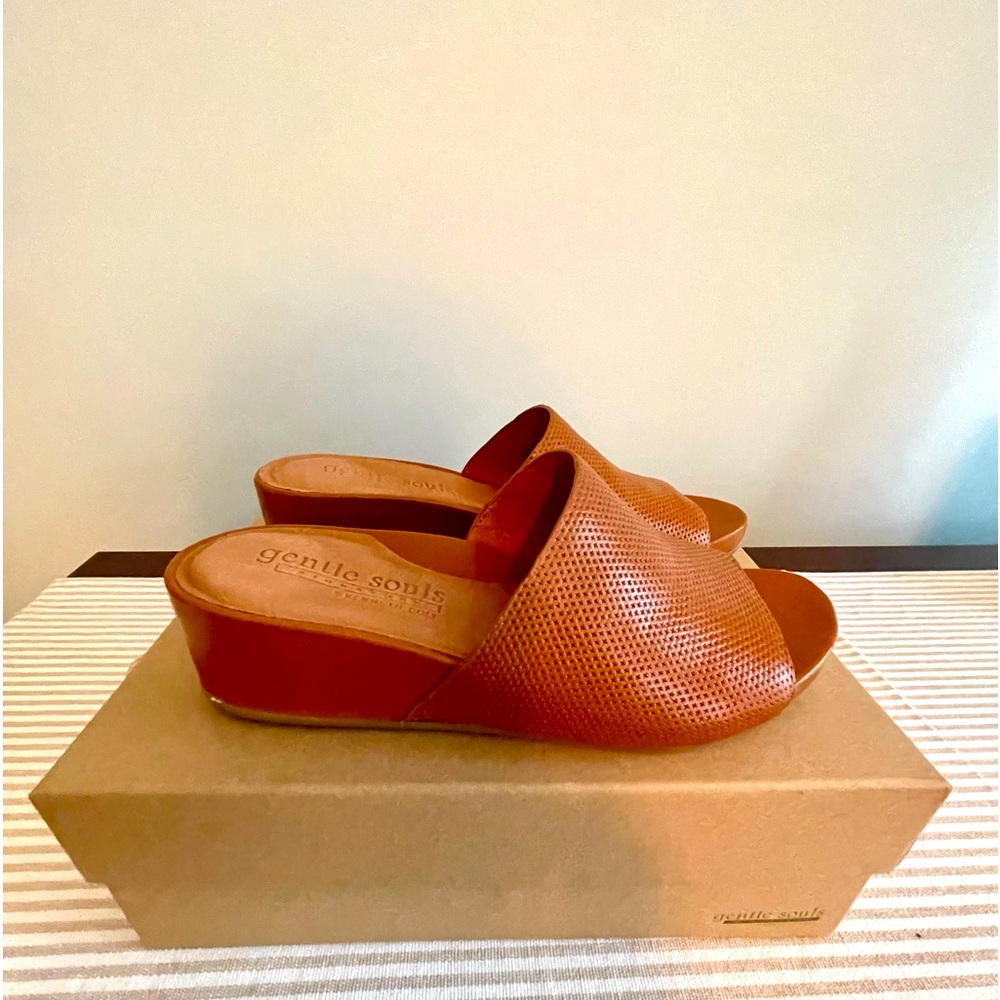 Kenneth Cole Gentle Soul 8.5 leather wedge sandal
